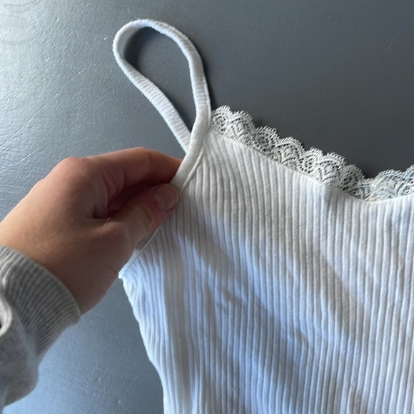 Lace trim cami crop top - Picture 3 of 4